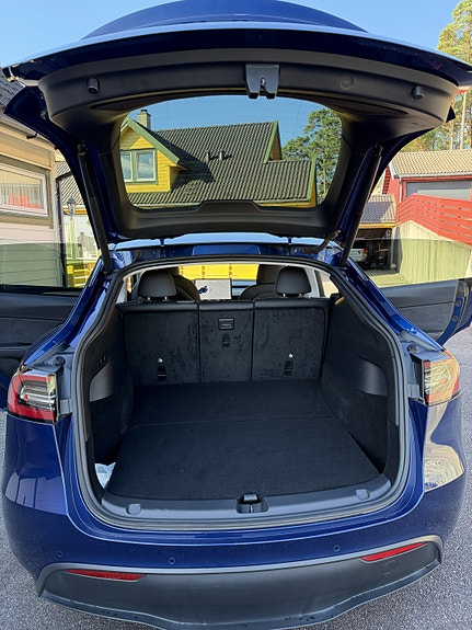 Tesla Model Y 3 of 11