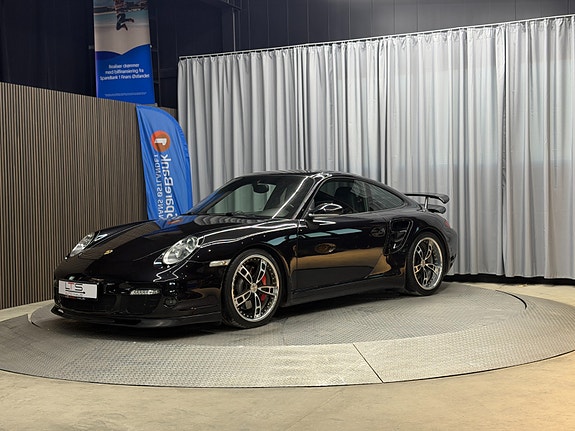 Porsche 911 Turbo 2 of 30