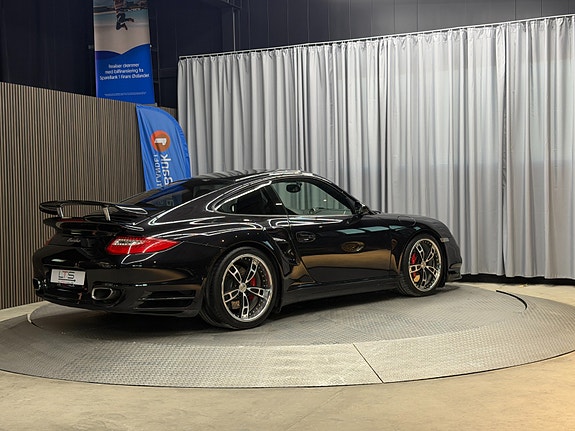 Porsche 911 Turbo 21 of 30