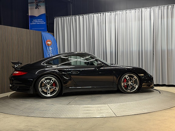 Porsche 911 Turbo 17 of 30