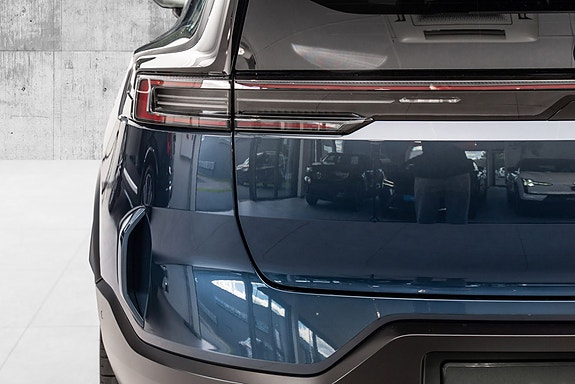 Polestar 3 8 of 30