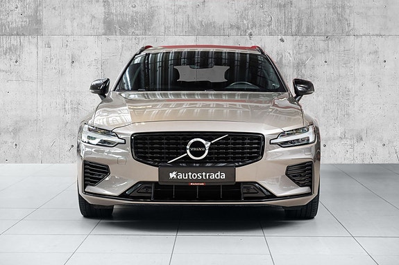 Volvo V60 2 of 30