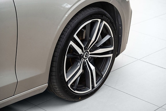 Volvo V60 8 of 30