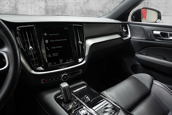 Volvo V60 11 of 30