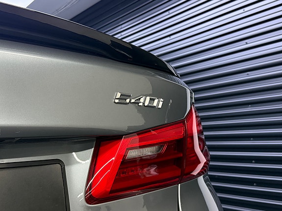 BMW 540i 13 of 30