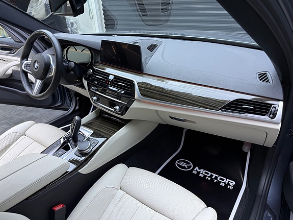 BMW 540i 17 of 30