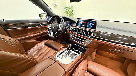 BMW 750i 20 of 30