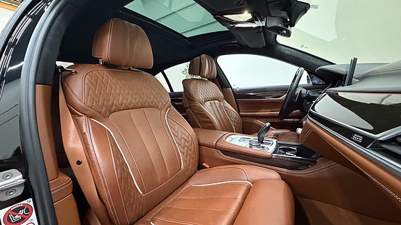 BMW 750i 18 of 30