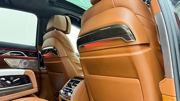 BMW 750i 30 of 30