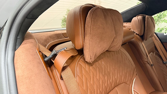 BMW 750i 26 of 30