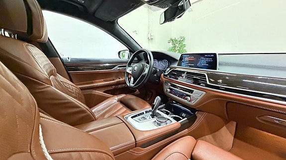 BMW 750i 21 of 30