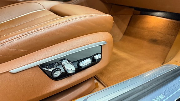 BMW 750i 23 of 30