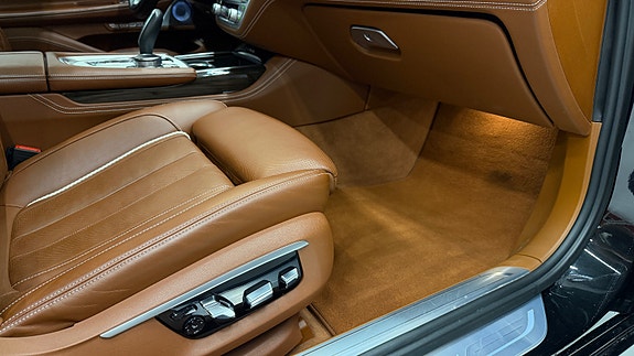 BMW 750i 24 of 30