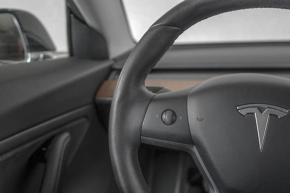 Tesla Model 3 16 of 22