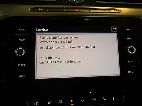 Volkswagen Passat 26 of 30