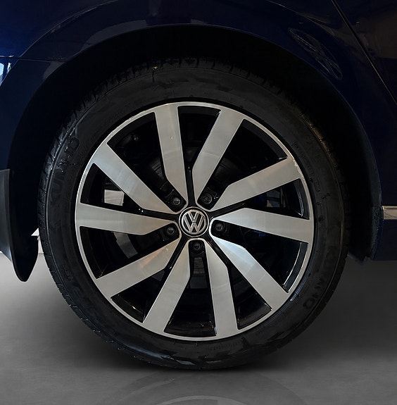 Volkswagen Passat 11 of 30