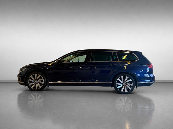 Volkswagen Passat 5 of 30