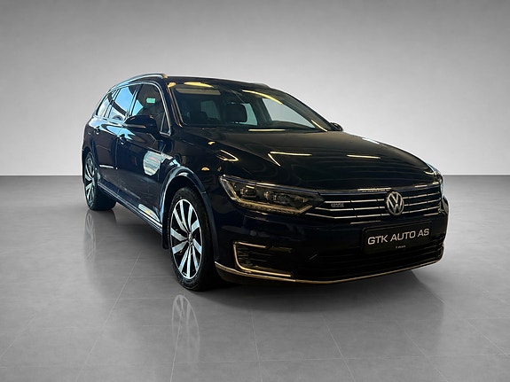 Volkswagen Passat 4 of 30