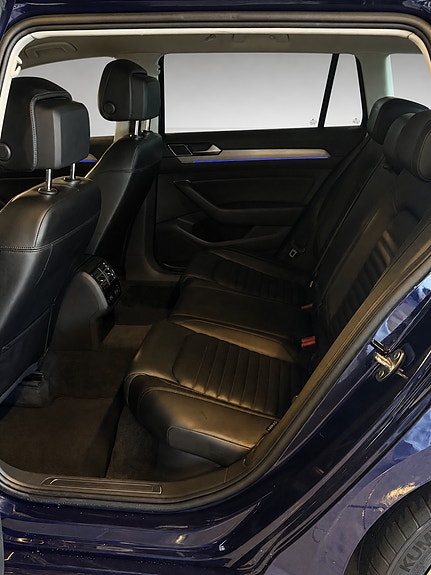 Volkswagen Passat 15 of 30