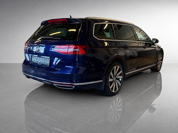 Volkswagen Passat 10 of 30
