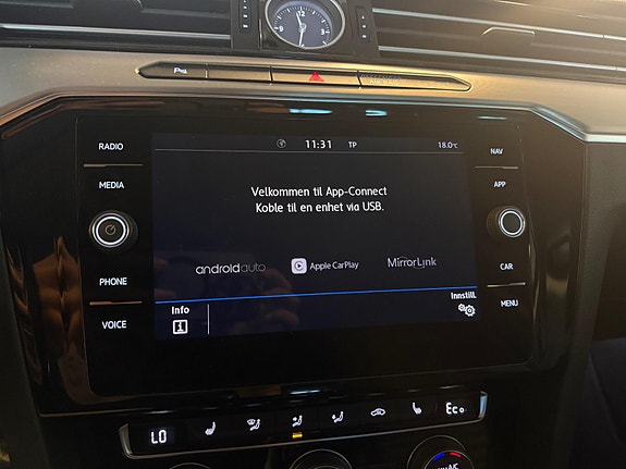 Volkswagen Passat 27 of 30