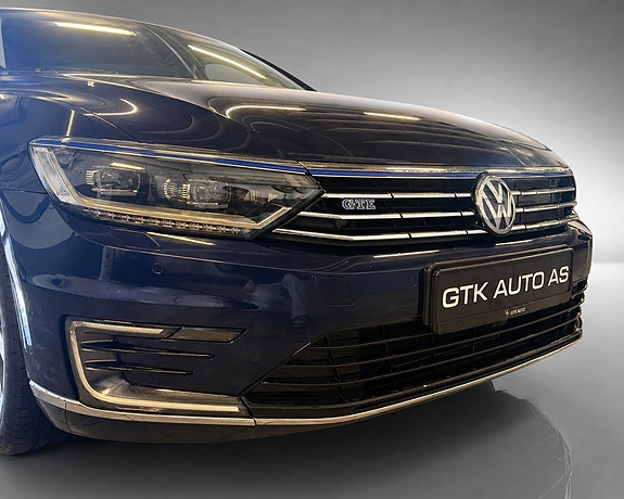 Volkswagen Passat 13 of 30