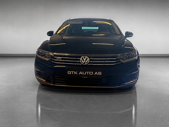 Volkswagen Passat 3 of 30