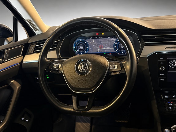Volkswagen Passat 21 of 30