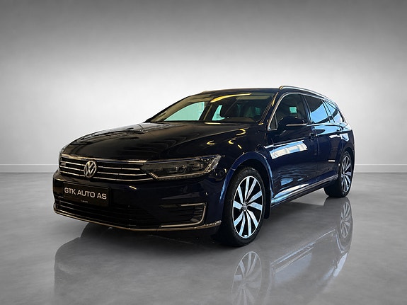 Volkswagen Passat 2 of 30