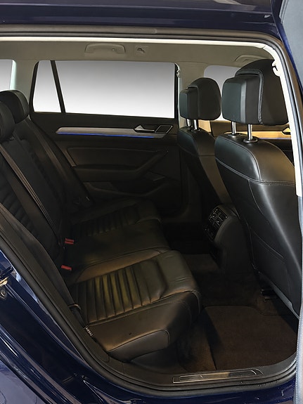 Volkswagen Passat 18 of 30