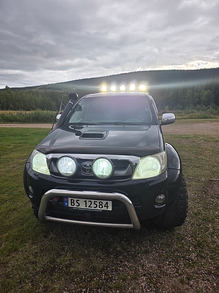 Toyota HiLux 20 of 20