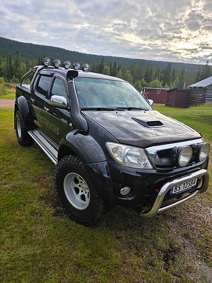 Toyota HiLux 7 of 20