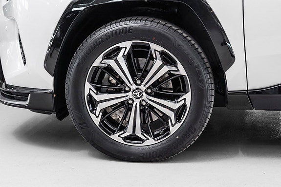Toyota RAV4 Plug-in Hybrid 30 of 30