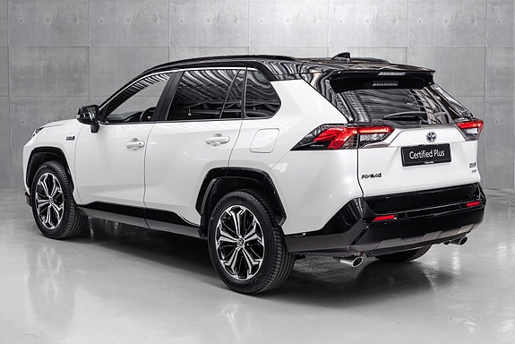 Toyota RAV4 Plug-in Hybrid 3 of 30