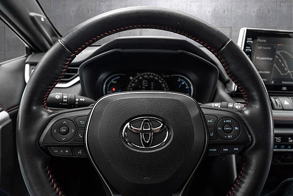 Toyota RAV4 Plug-in Hybrid 16 of 30