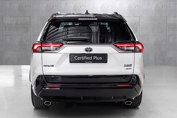 Toyota RAV4 Plug-in Hybrid 4 of 30