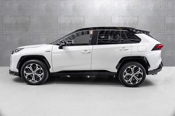 Toyota RAV4 Plug-in Hybrid 2 of 30
