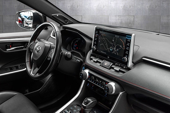 Toyota RAV4 Plug-in Hybrid 28 of 30
