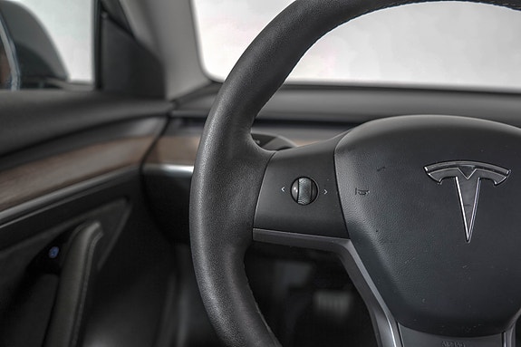 Tesla Model 3 17 of 23
