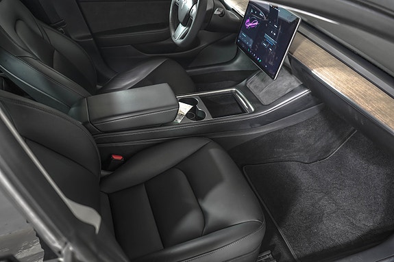 Tesla Model 3 14 of 23