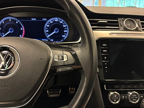 Volkswagen Passat 18 of 30