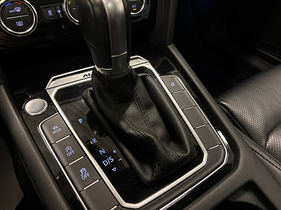 Volkswagen Passat 21 of 30