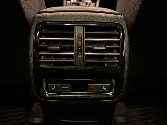 Volkswagen Passat 28 of 30