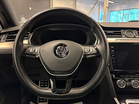 Volkswagen Passat 16 of 30