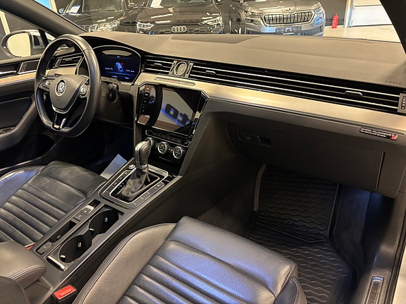 Volkswagen Passat 12 of 30