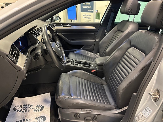 Volkswagen Passat 9 of 30