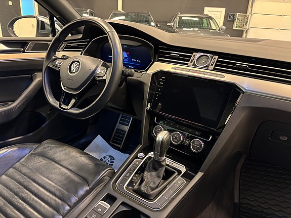 Volkswagen Passat 13 of 30