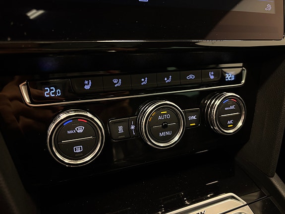 Volkswagen Passat 22 of 30