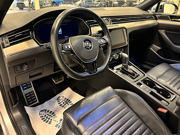 Volkswagen Passat 10 of 30
