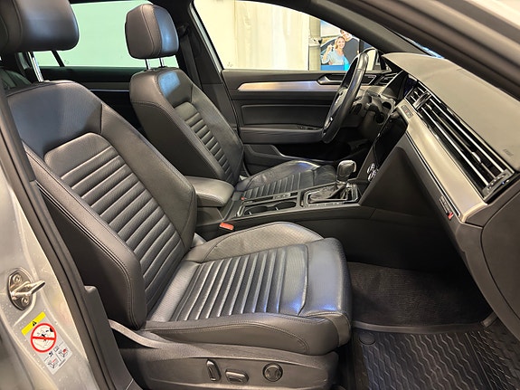 Volkswagen Passat 11 of 30